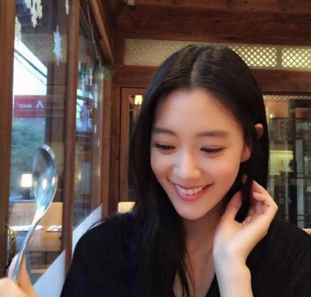 嘴唇直播下载 蛇蝎美人
